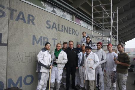 The trainees; the Chairman of the ALRV, Frank Kemperman (fourth from the left), and the Director of Education Manfred Nikolai Scheilen.
