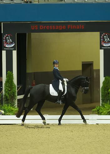 First in the ring, Rachael Hicks & Fabio Bellini set the standard for the rest of the class and won the Intermediate I Adult Amateur Championship 