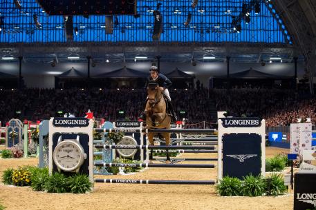  Scott Brash and Hello M’Lady topped the eighth leg of the Longines FEI World Cup™ Jumping 2016/2017 Western European League at Olympia, London (GBR) this evening. (FEI/Richard Juilliart)