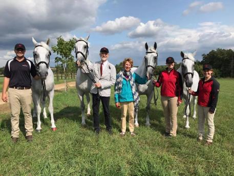 Here's the crew including the horses: Jacob Arnold, Farro, Lyndsey, me, Laura Lee, Enduro, Mary, Franky & Trisha.