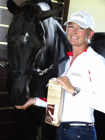GumBits Ambassador Katherine Bateson-Chandler gives GumBits to her winning Grand Prix dressage mount, Alcazar