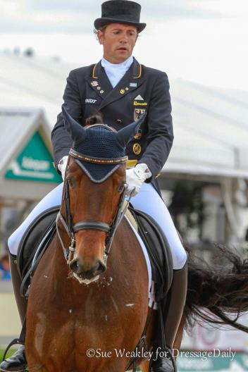 Christoph Koschel rounds the corner aboard Von Primaire, a 13-year-old Dutch Warmblood gelding owned by Kelly Layne. Photo: Sue Weakley