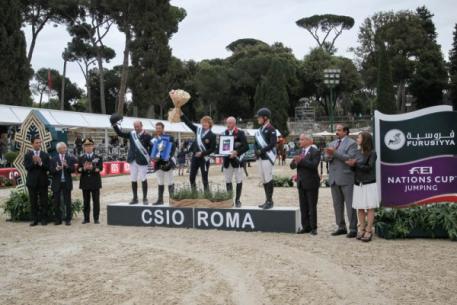 At the prize-giving for today’s third leg of the Furusiyya FEI Nations Cup™ Jumping 2015 Europe Division 1 League at Piazza di Siena in Rome, Italy where Great Britain reigned supreme: (L to R) On. Sandro Gozi, FISE President Vittorio Orlandi, Gen. Roberto Corsini, Michael Whitaker, Robert Whitaker, British Chef d’Equipe Di Lampard, John Whitaker, Holly Gillott, FEI President Ingmar de Vos, Mr Majd Aldrees, Deputy Chef de Mission Saudi Arabian Embassy Rome, Elisa Gasparini, Brand Manager Longines Italy. (FE
