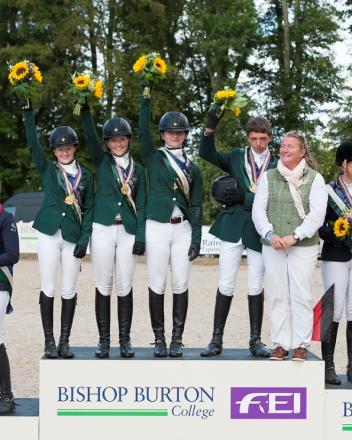 Ireland claimed team gold for the second year in succession at the FEI European Eventing Championships for Juniors 2014 at Bishop Burton College in Yorkshire, Great Britain today.  L to R - Lucy Latta, Susie Berry, Nessa Briody, Cathal Daniels who also claimed Individual silver, and Chef d’Equipe Debbie Byrne. Photo: FEI/Adam Fanthorpe.
