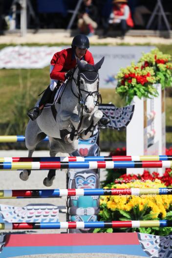 Laura Kraut (Royal Palm Beach, Fla.) and Cherry Knoll Farm's 17 year old Cedric (Holsteiner by Chambertin x Carolus)  Photo: © Mary Phelps