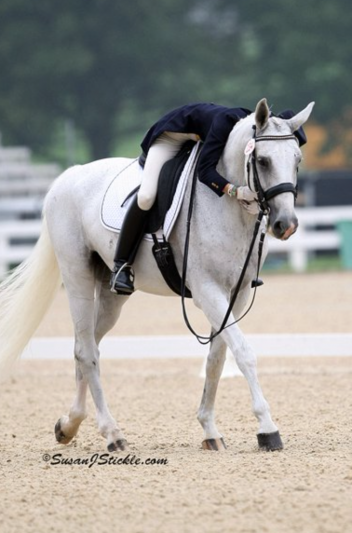 Mary and Rossi finishing Team Bronze Medal ride at NAJYRC 2010 (Photo: Susan J. Stickle)