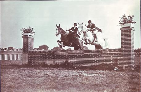 Pair jumping at the Aachen Equestrian Show in 1926, the lady in the chastely sidesaddle. Pair and group jumping were two of the most attractive competitions in Aachen up until the 1930s. (Photo: CHIO Aachen archive)