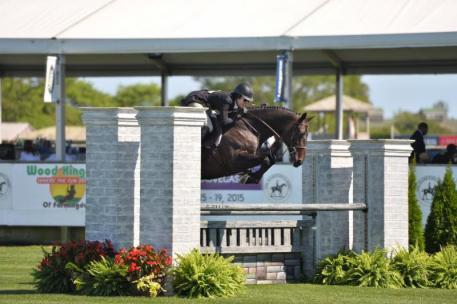Black Label, ridden by Patricia Griffith, won the $50,000 Clear Channel Hunter Derby, presented by Meadow View Farm, at the Hampton Classic. (ESI photo) 