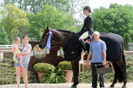 Sarah Sturges and Conan won the $5,000 Hallway Feeds USHJA National Hunter Derby. 