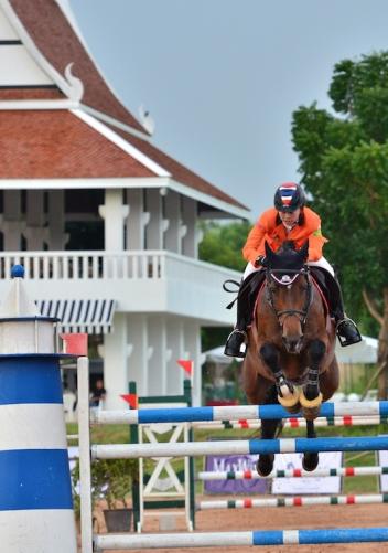 Thailand’s Siengsaw Lertratanachai won the FEI World Cup™ Jumping 2014/2015 South East Asia League. (FEI/horsemovethailand.com)