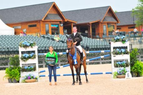 Tom Foley and Beluga in their presentation ceremony with Sponsorship Manager Samantha Halperin (Photo: ©BarryKosterPhotography)