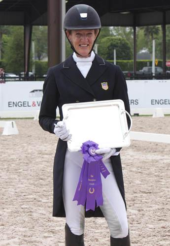 Arlene “Tuny” Page accepts the TherPlate Award for the excellent fitness of her own Alina at the 2015 Adequan Global Dressage Festival